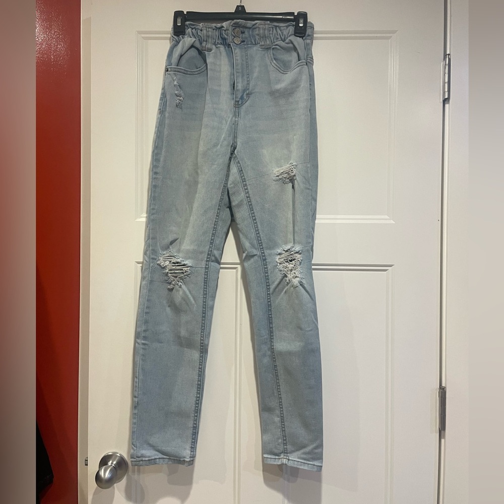 Cute ripped baggy jeans
